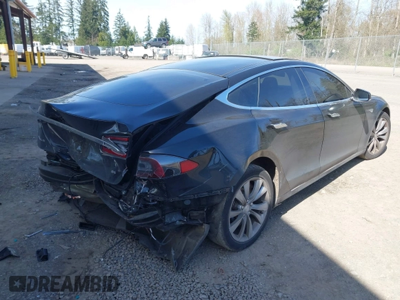 2014 Tesla Model S 60 z VIN 5YJSA1H19EFP45024, wystawiony jako IAAI lot #41960222 z przebiegiem 108 573 mil mil oraz . Historia ofert i sprzedaży dostępna na DreamBid. Obrazek 4.