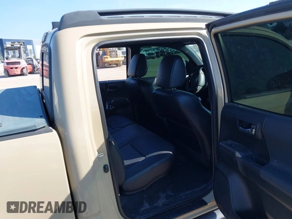 2018 Toyota Tacoma SR5 z VIN 3TMDZ5BN4JM039802, wystawiony jako IAAI lot #42300924 z przebiegiem 48 828 mil mil oraz . Historia ofert i sprzedaży dostępna na DreamBid. Obrazek 8.