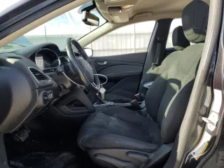 2013 Dodge Dart SXT z VIN 1C3CDFBAXDD326434, wystawiony jako Copart lot #56487155 z przebiegiem 139 750 mil mil oraz Szkoda całkowita • Salvage title. Historia ofert i sprzedaży dostępna na DreamBid. Obrazek 7.