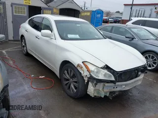 2013 Infiniti M z VIN JN1BY1AP2DM511813, wystawiony jako IAAI lot #41577968 z przebiegiem 191 608 mil mil oraz . Historia ofert i sprzedaży dostępna na DreamBid. Obrazek 1.