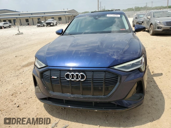 2022 Audi e-tron Sportback S line Premium z VIN WA11AAGE6NB023281, wystawiony jako Copart lot #51714255 z przebiegiem 44 719 mil mil oraz Czysty tytuł • Clean title. Historia ofert i sprzedaży dostępna na DreamBid. Obrazek 5.