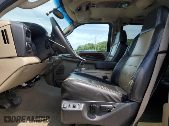 2005 Ford Excursion Eddie Bauer z VIN 1FMSU45P25EA74441, wystawiony jako Copart lot #64577505 z przebiegiem 253 179 mil mil oraz Czysty tytuł • Clean title. Historia ofert i sprzedaży dostępna na DreamBid. Obrazek 7.