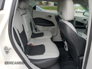 2018 Jeep Compass Latitude z VIN 3C4NJDBB6JT282965, wystawiony jako Copart lot #59621735 z przebiegiem Nie podano mil oraz Szkoda całkowita • Salvage title. Historia ofert i sprzedaży dostępna na DreamBid. Obrazek 11.