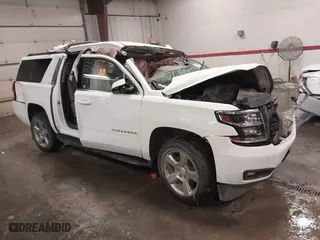 2019 Chevrolet Suburban LT with VIN 1GNSKHKC9KR352816, listed as a IAAI auction lot 38216407 with 1 mi miles. Bid and sale history available at carsss.com. Image 1.
