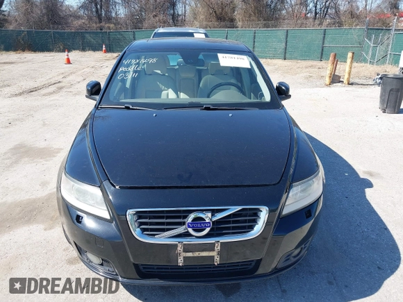 2011 Volvo V50 with VIN YV1672MW0B2612250, listed as a IAAI auction lot 41781498 with 106 mi miles. Bid and sale history available at carsss.com. Image 12.