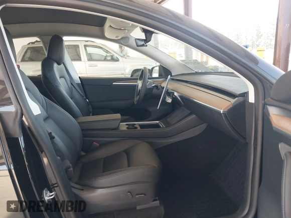 2022 Tesla Model Y Long Range with VIN 7SAYGDEE1NF550202, listed as a IAAI auction lot 42121718 with 28,211 mi miles and . Bid and sale history available at carsss.com. Image 5.