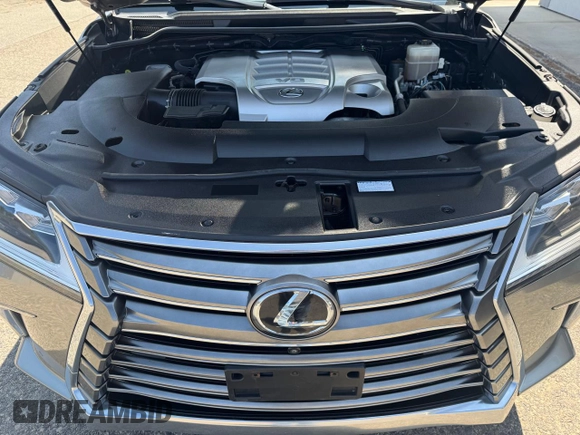 2017 Lexus LX 570 z VIN JTJHY7AX7H4244407, wystawiony jako Copart lot #56943755 z przebiegiem 105 207 mil mil oraz Czysty tytuł • Clean title. Historia ofert i sprzedaży dostępna na DreamBid. Obrazek 7.