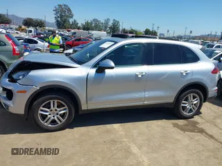 2016 Porsche Cayenne z VIN WP1AA2A26GKA13183, wystawiony jako IAAI lot #39110607 z przebiegiem Nie podano mil oraz . Historia ofert i sprzedaży dostępna na DreamBid. Obrazek 14.