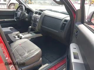 2010 Ford Escape XLT z VIN 1FMCU9D78AKA34458, wystawiony jako IAAI lot #42481104 z przebiegiem 134 755 mil mil oraz . Historia ofert i sprzedaży dostępna na DreamBid. Obrazek 5.