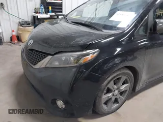 2017 Toyota Sienna SE with VIN 5TDXZ3DC5HS897285, listed as a IAAI auction lot 41448535 with 125,546 mi miles. Bid and sale history available at carsss.com. Image 6.