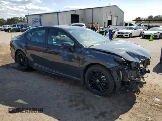 2025 Toyota Camry LE z VIN 4T1DAACK3SU079723, wystawiony jako Copart lot #52720165 z przebiegiem 5800 mil mil oraz Szkoda całkowita • Salvage title. Historia ofert i sprzedaży dostępna na DreamBid. Obrazek 4.