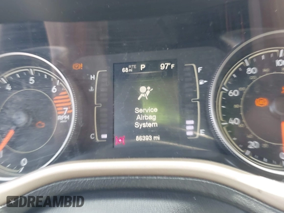 2018 Jeep Cherokee Latitude z VIN 1C4PJLCB2JD596149, wystawiony jako IAAI lot #42454131 z przebiegiem 86 393 mil mil oraz . Historia ofert i sprzedaży dostępna na DreamBid. Obrazek 7.