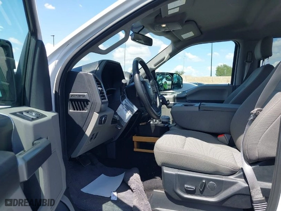 2018 Ford F-150 XL with VIN 1FTEW1CG3JKC83695, listed as a IAAI auction lot 41948441 with 44,347 mi miles. Bid and sale history available at carsss.com. Image 5.