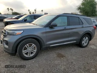 2022 Ford Explorer XLT z VIN 1FMSK7DHXNGA20715, wystawiony jako Copart lot #51920425 z przebiegiem 63 086 mil mil oraz Szkody całkowita. Historia ofert i sprzedaży dostępna na DreamBid. Obrazek 1.