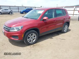 2012 Volkswagen Tiguan LE z VIN WVGAV7AX5CW097459, wystawiony jako IAAI lot #42526659 z przebiegiem 158 634 mil mil oraz . Historia ofert i sprzedaży dostępna na DreamBid. Obrazek 2.