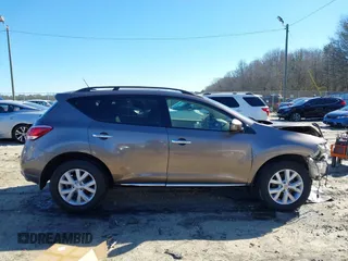 2012 Nissan Murano SL z VIN JN8AZ1MW5CW234106, wystawiony jako IAAI lot #41370913 z przebiegiem 98 860 mil mil oraz . Historia ofert i sprzedaży dostępna na DreamBid. Obrazek 13.