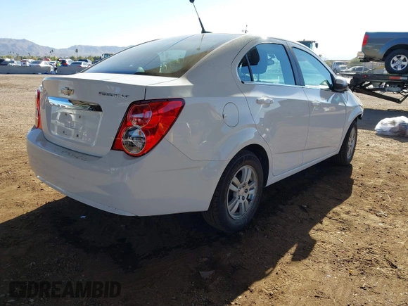 2014 Chevrolet Sonic LT z VIN 1G1JC5SH4E4171516, wystawiony jako IAAI lot #41163056 z przebiegiem 92 362 mil mil oraz . Historia ofert i sprzedaży dostępna na DreamBid. Obrazek 4.