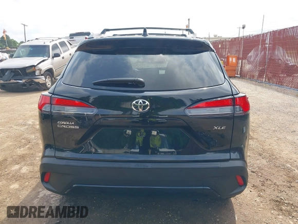2024 Toyota Corolla Cross XLE z VIN 7MUDAAAG4RV099759, wystawiony jako IAAI lot #42123306 z przebiegiem 6 259 mil mil oraz . Historia ofert i sprzedaży dostępna na DreamBid. Obrazek 17.