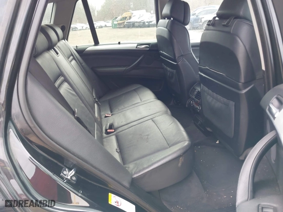 2009 BMW X5 30i with VIN 5UXFE43579L037535, listed as a IAAI auction lot 41715317 with 210,697 mi miles. Bid and sale history available at carsss.com. Image 8.