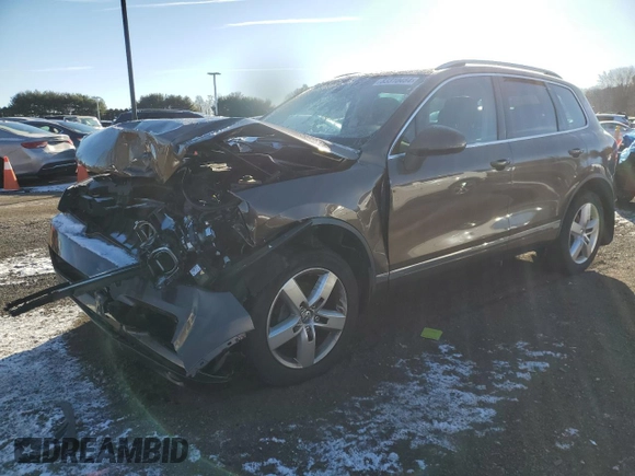 2013 Volkswagen Touareg Sport с VIN WVGEP9BP5DD003924, выставлен на аукционе Copart как лот 83310484 с пробегом Не указан миль и Списание • Salvage title. История ставок и продаж доступна на DreamBid. Изображение 1.
