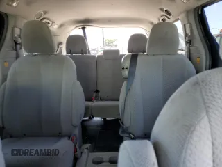 2012 Toyota Sienna LE AAS z VIN 5TDKK3DC8CS241301, wystawiony jako Copart lot #62791895 z przebiegiem 167 439 mil mil oraz Szkoda całkowita • Salvage title. Historia ofert i sprzedaży dostępna na DreamBid. Obrazek 10.