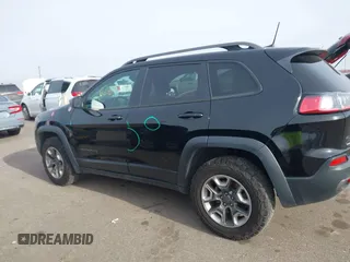 2019 Jeep Cherokee Trailhawk Elite with VIN 1C4PJMBX0KD395421, listed as a IAAI auction lot 41265048 with 70,070 mi miles. Bid and sale history available at carsss.com. Image 14.