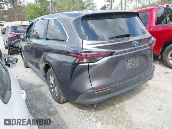 2024 Toyota Sienna LE with VIN 5TDKRKEC5RS202419, listed as a IAAI auction lot 41876213 with 14,986 mi miles. Bid and sale history available at carsss.com. Image 3.