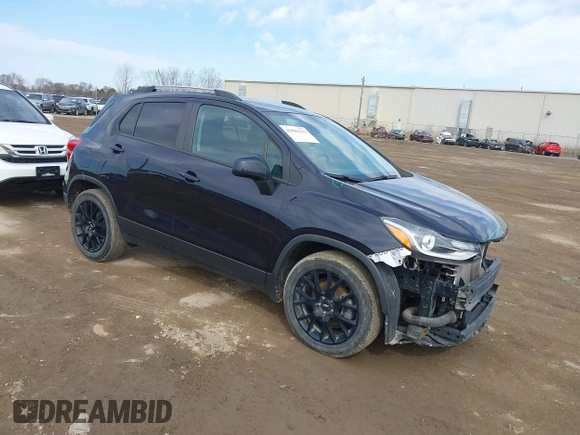 2021 Chevrolet Trax LT with VIN KL7CJLSB0MB322817, listed as a IAAI auction lot 41843233 with 46,947 mi miles. Bid and sale history available at carsss.com. Image 1.