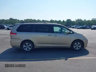 2012 Toyota Sienna LE AAS с VIN 5TDKK3DC0CS239963, выставлен на аукционе IAAI как лот 42550710 с пробегом 192 712 миль миль и . История ставок и продаж доступна на DreamBid. Изображение 13.