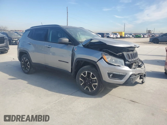 2020 Jeep Compass Trailhawk z VIN 3C4NJDDB0LT207825, wystawiony jako Copart lot #87641335 z przebiegiem Nie podano mil oraz Szkoda całkowita • Salvage title. Historia ofert i sprzedaży dostępna na DreamBid. Obrazek 4.