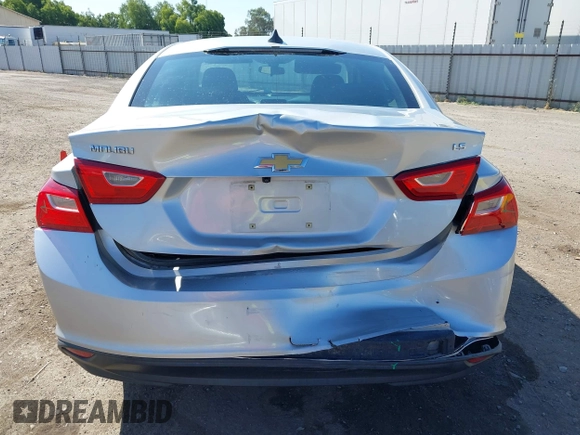 2016 Chevrolet Malibu LS z VIN 1G1ZB5ST9GF340558, wystawiony jako IAAI lot #42520463 z przebiegiem 104 296 mil mil oraz . Historia ofert i sprzedaży dostępna na DreamBid. Obrazek 16.