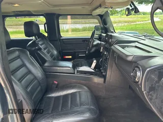 2005 Hummer H2 SUT z VIN 5GRGN22UX5H107012, wystawiony jako Copart lot #56375055 z przebiegiem 149 403 mil mil oraz Tytuł czysty. Historia ofert i sprzedaży dostępna na DreamBid. Obrazek 5.