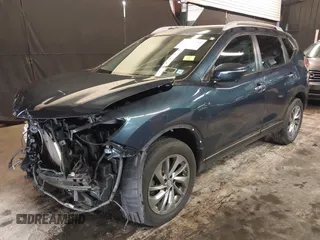 2015 Nissan Rogue SV z VIN 5N1AT2MV6FC903897, wystawiony jako IAAI lot #42353248 z przebiegiem 71 895 mil mil oraz . Historia ofert i sprzedaży dostępna na DreamBid. Obrazek 2.