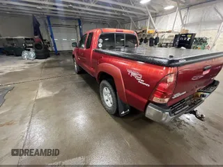 2007 Toyota Tacoma with VIN 5TEUU42NX7Z341101, listed as a IAAI auction lot 42588633 with 196,587 mi miles and . Bid and sale history available at DreamBid. Image 3.