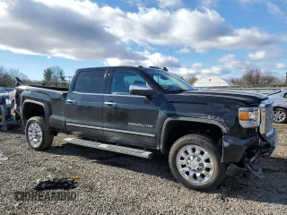 2017 GMC Sierra 2500HD Denali z VIN 1GT12UEG1HF104744, wystawiony jako Copart lot #43969425 z przebiegiem 129 674 mil mil oraz Szkoda całkowita • Salvage title. Historia ofert i sprzedaży dostępna na DreamBid. Obrazek 4.