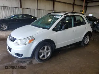 2009 Suzuki SX4 AWD z VIN JS2YB413196201984, wystawiony jako Copart lot #56299975 z przebiegiem 153 563 mil mil oraz Szkoda całkowita • Salvage title. Historia ofert i sprzedaży dostępna na DreamBid. Obrazek 1.