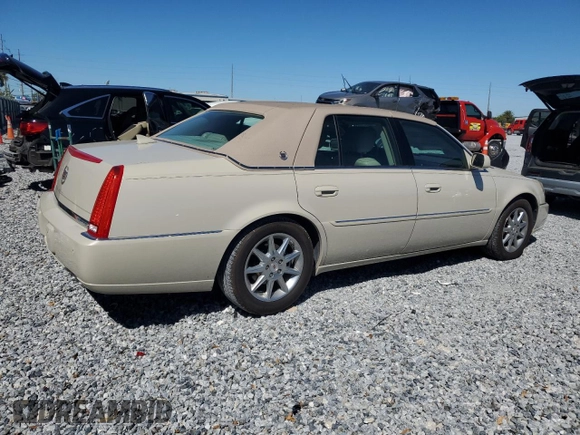 2011 Cadillac DTS Luxury Collection z VIN 1G6KD5E67BU127088, wystawiony jako Copart lot #49384405 z przebiegiem 90 425 mil mil oraz Szkoda całkowita • Salvage title. Historia ofert i sprzedaży dostępna na DreamBid. Obrazek 3.