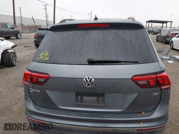 2018 Volkswagen Tiguan SEL z VIN 3VV3B7AX4JM005780, wystawiony jako IAAI lot #41880005 z przebiegiem 149 578 mil mil oraz . Historia ofert i sprzedaży dostępna na DreamBid. Obrazek 16.