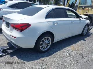 2019 Mercedes-Benz A 220 z VIN WDD3G4EB7KW022688, wystawiony jako IAAI lot #42023919 z przebiegiem 59 968 mil mil oraz . Historia ofert i sprzedaży dostępna na DreamBid. Obrazek 4.