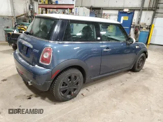 2010 MINI Hardtop z VIN WMWMF3C55ATZ67130, wystawiony jako Copart lot #51225575 z przebiegiem 200 279 mil mil oraz Szkoda całkowita • Salvage title. Historia ofert i sprzedaży dostępna na DreamBid. Obrazek 3.