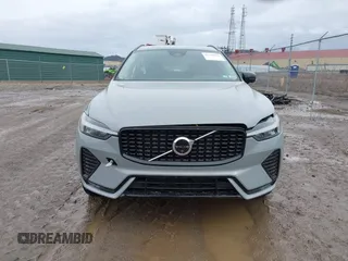 2024 Volvo XC60 Plus Dark Theme z VIN YV4L12RL3R1757157, wystawiony jako IAAI lot #41732352 z przebiegiem 11 056 mil mil oraz . Historia ofert i sprzedaży dostępna na DreamBid. Obrazek 13.