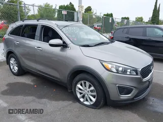 2017 Kia Sorento LX z VIN 5XYPG4A37HG307715, wystawiony jako IAAI lot #42443274 z przebiegiem 55 439 mil mil oraz . Historia ofert i sprzedaży dostępna na DreamBid. Obrazek 1.