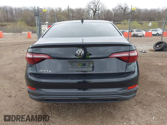2024 Volkswagen Jetta Sport z VIN 3VWBM7BU8RM013253, wystawiony jako IAAI lot #42073239 z przebiegiem 20 345 mil mil oraz . Historia ofert i sprzedaży dostępna na DreamBid. Obrazek 16.