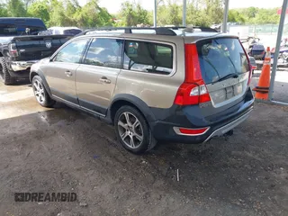 2012 Volvo XC70 T6 z VIN YV4902BZ1C1143307, wystawiony jako IAAI lot #42140146 z przebiegiem 173 106 mil mil oraz . Historia ofert i sprzedaży dostępna na DreamBid. Obrazek 3.