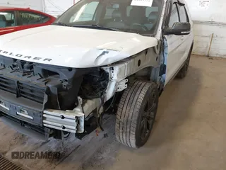 2017 Ford Explorer XLT с VIN 1FM5K8D82HGD99409, выставлен на аукционе IAAI как лот 41843212 с пробегом 150 095 миль миль и . История ставок и продаж доступна на DreamBid. Изображение 18.