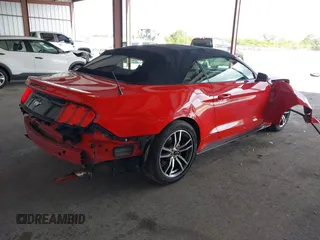 2016 Ford Mustang EcoBoost Premium z VIN 1FATP8UH5G5247265, wystawiony jako IAAI lot #42502161 z przebiegiem 116 460 mil mil oraz . Historia ofert i sprzedaży dostępna na DreamBid. Obrazek 4.