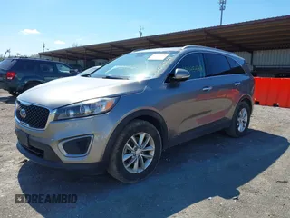 2016 Kia Sorento LX z VIN 5XYPGDA55GG110302, wystawiony jako IAAI lot #42045429 z przebiegiem 166 368 mil mil oraz . Historia ofert i sprzedaży dostępna na DreamBid. Obrazek 2.