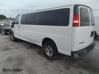 2019 Chevrolet Express Passenger LT with VIN 1GAZGPFG2K1247624, listed as a IAAI auction lot 30701525 with 22,150 mi miles. Bid and sale history available at carsss.com. Image 3.