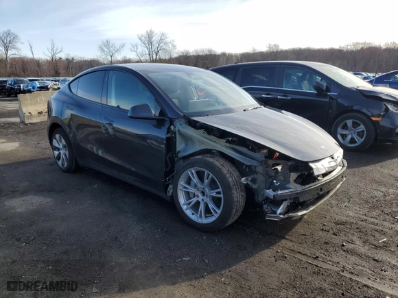 2024 Tesla Model Y with VIN 7SAYGDED1RF016792, listed as a Copart auction lot 50057345 with 6,749 mi miles and Salvage Title. Bid and sale history available at carsss.com. Image 4.