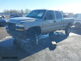 2002 Chevrolet Silverado 2500HD LS with VIN 1GCHK23UX2F125028, listed as a IAAI auction lot 41331035 with 238,031 mi miles. Bid and sale history available at carsss.com. Image 22.